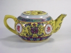 柿壺(粉彩) Tea Pot Oval